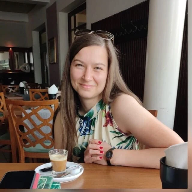 Bernadett Kynsiteknikko Parturi-Kampaamo Sirenassa